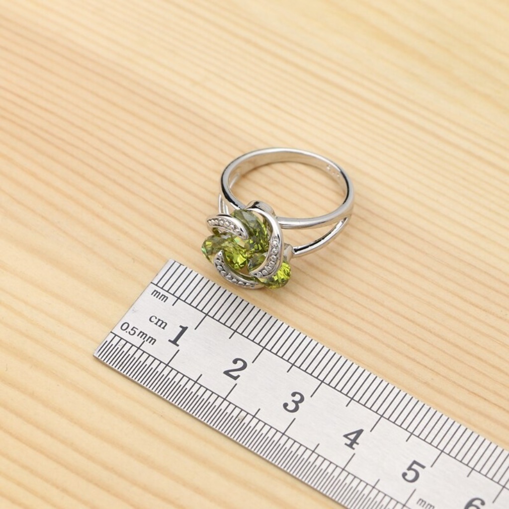 925 Vintage Olive Green Cubic Zirconia Ring Nwt 30$